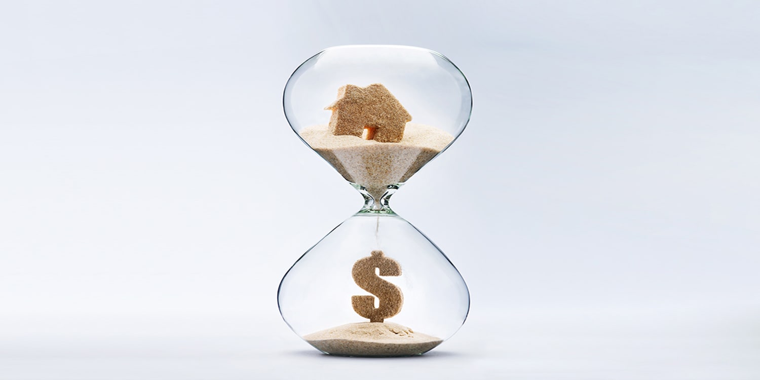 Hourglass representing time to sell house for cash